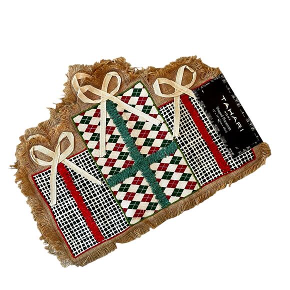 TAHARI Christmas Present Shaped Jute Placemats Set of 4 Holiday 13x19 New - Picture 2 of 13
